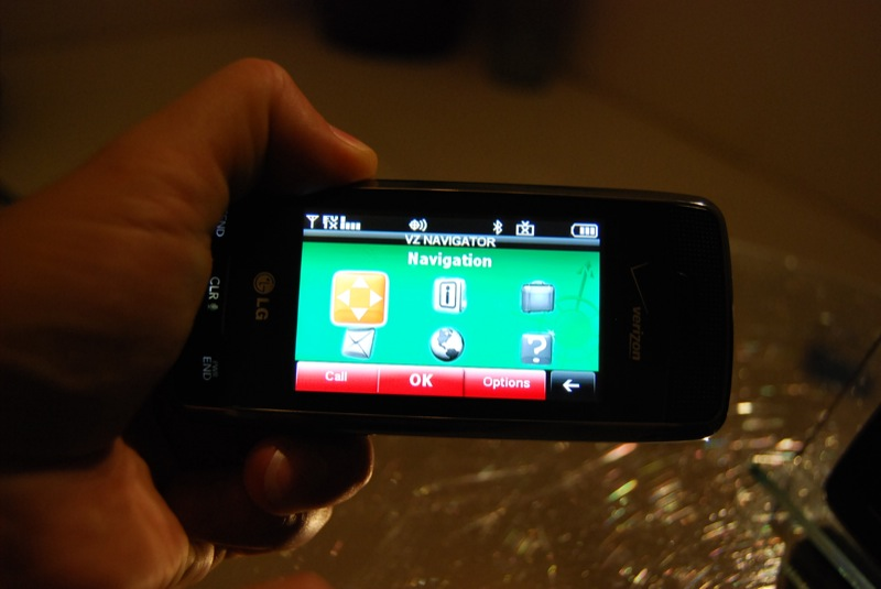 Illustration for article titled Verizon's LG VX10000 Voyager Revealed and Groped (with Gallery)